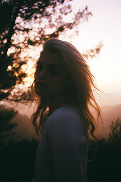 gold-ens:  maroon-moon:  oh-sky: Sky Ferreira by Grant Singer  Muse  Love 