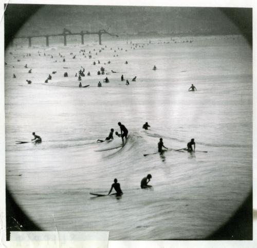 emigrejukebox:Hermosa Beach surfers, ca. 1964Photo by Ron Stoner