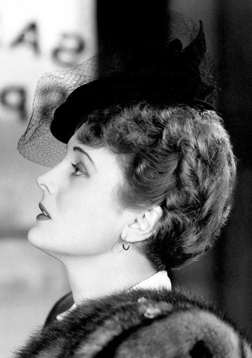 julia-loves-bette-davis: Mary Astor │ The Maltese Falcon, 1941
