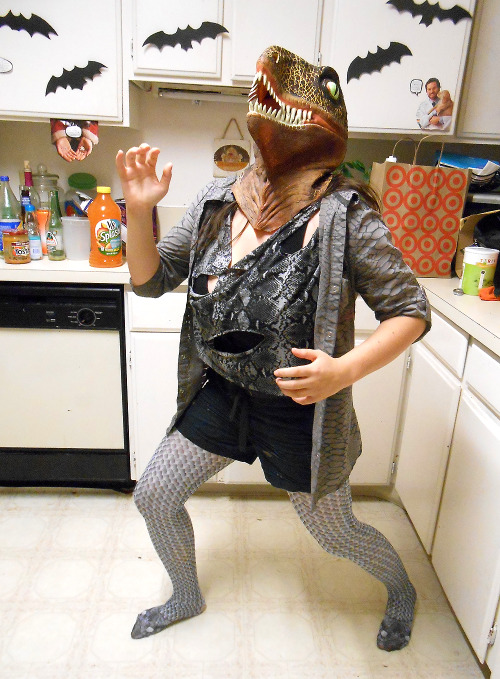 iguanamouth:  couple of you of you might remember how a while back i was absolutely obssessed with THESE TIGHTS, and how i couldnt seem to get em because they were only sold in japan BUT then someone directed me to vectorsellsstuff, a person living in