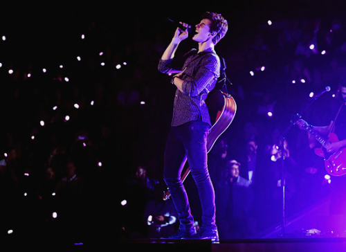 eternvlecho:Shawn Mendes performs onstage during the 2017 MTV Video Music Awards at The Forum on Aug