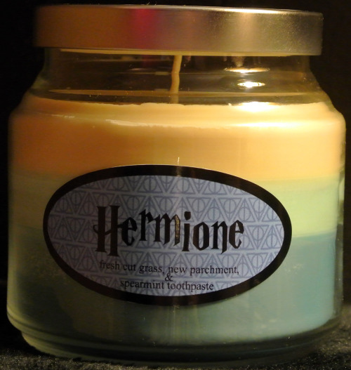 smile-youre-amazing:fandlemonium:Hermione Granger inspired scented candle!Scents are layered, from t