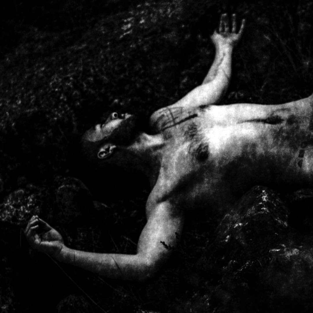 georgeshell:  Postrado en el suelo #fotografiaanaloga #hombre #desnudo #tierra #suelo