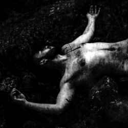 georgeshell:  Postrado en el suelo #fotografiaanaloga