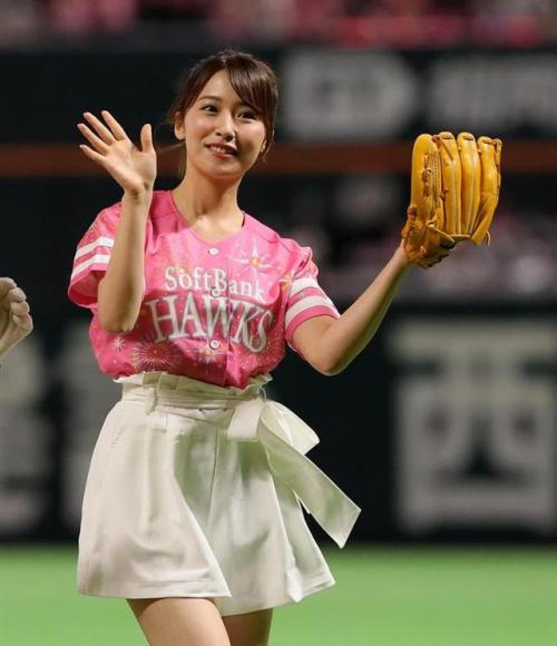sakamichipost46: 乃木坂46・衛藤美彩が始球式 ストライク投球に笑顔産経フォト 2018.05.13 16:02www.sankei.com/photo/story/n