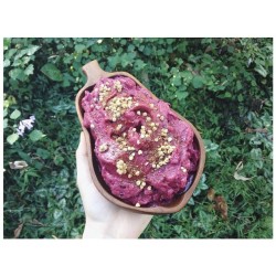 Another view 🙊 {mixed berry sorbet made with almond milk and coconut sugar topped with @loving_earth caramelised buckinis and coconut sugar} ✨👌