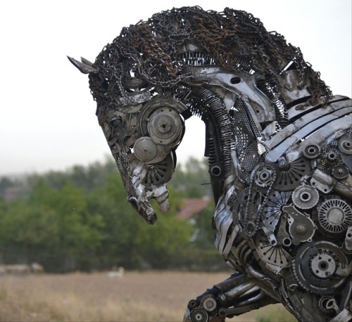 steampunktendencies:Mercury, a scrap metal horse by turkish artist cem özkan