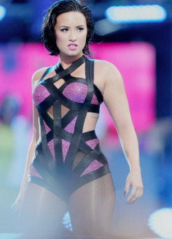 dlovato-news:  Demi Lovato performing “Cool for the Summer” at the MTV’s Video Music Awards on August 30th. [UHQs]