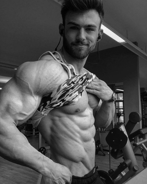 aworldofmenz: cdnlifter27: Pascal Munz A World of Menz  <<<Follow 
