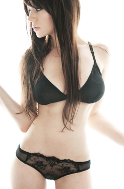 cosmopolitanbeauty:  samantha bentley 