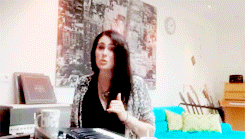 dieealive:  so cute speaking spanish ♥ 