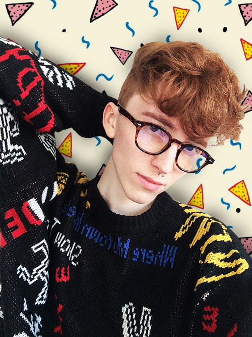 honeyplasma: so obsessed with that 90s vintage sweater by @littlevisionsthrift