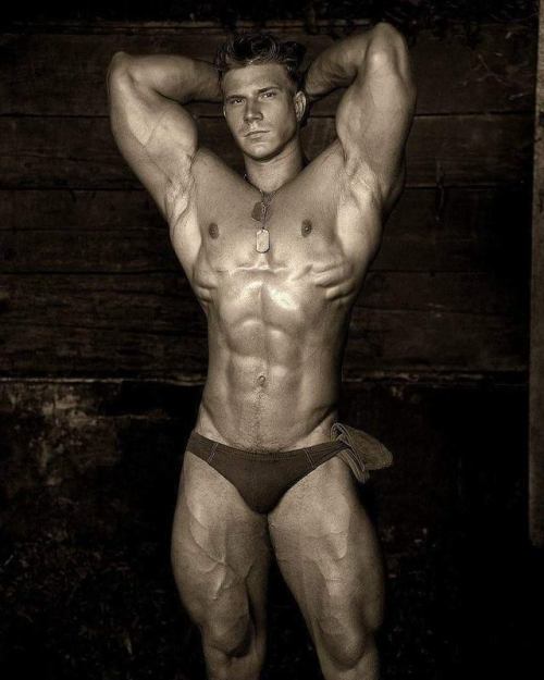 lovedolmanche:Blond, baby faced, blue eyed muscle boy!  Damn what more could be desired? That face and those legs are death.  Wow!