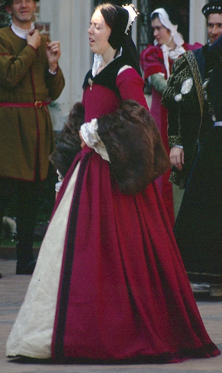 tudorcostume: Tudor Red Gown (Kentwell, 1991)