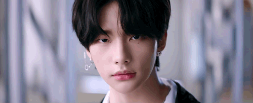 Stray Kids- DOUBLE KNOT MV