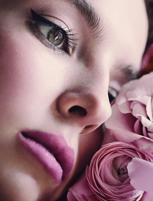 beautiful photo by Simon Emmett (x)