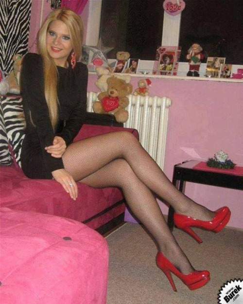 amarriedsissy:  traptranny:  Boy to Girl transformation made with the Sissy Maker