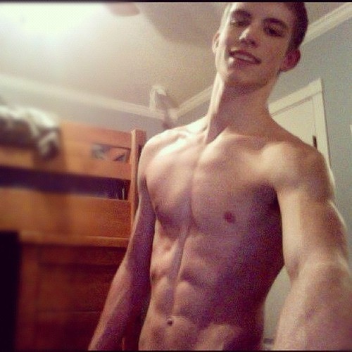 jockdays:  im a bi curious guy looking to gain MUCH more experience with men. especially
