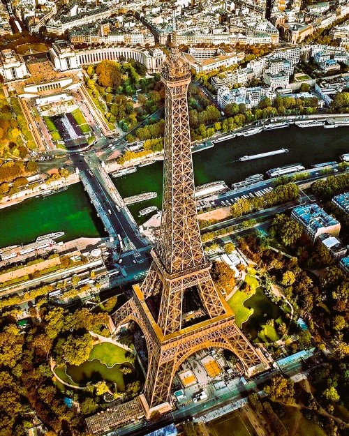 Eiffel Tower,Paris, France:The Eiffel Tower Is A Wrought-iron Lattice Tower On The Champ De Mars In Paris,