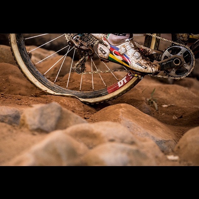 laicepssieinna:
“ @nschurter shows us that even with a flat, you can ride like a champ. Have a good start to the week, everyone! #scott2luvit by bikeonscott http://ift.tt/1rNFWvS
Vive le Vélo
”