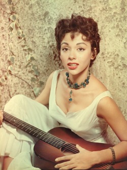 retrogirly:  Rita Moreno