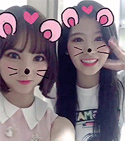 moomhyuna:  eunha & sana 