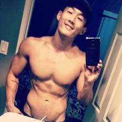 stevenwalkerxxx:  bdhm00n:  All smiles #asianboy