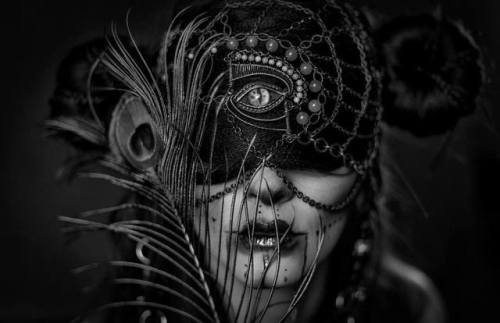 colorlesslifex:Peacock eye