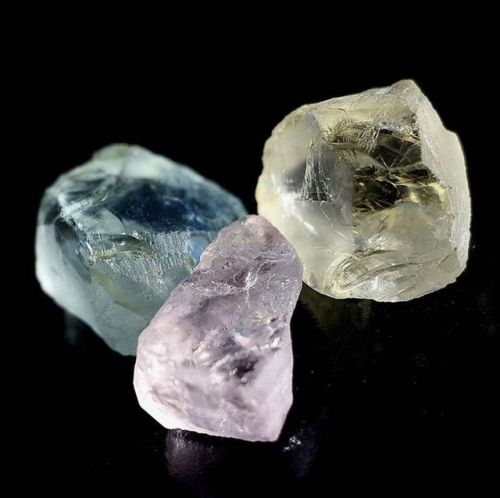 mineraliety: Gems in the rough via @bslgems ////// www.instagram.com/mineraliety