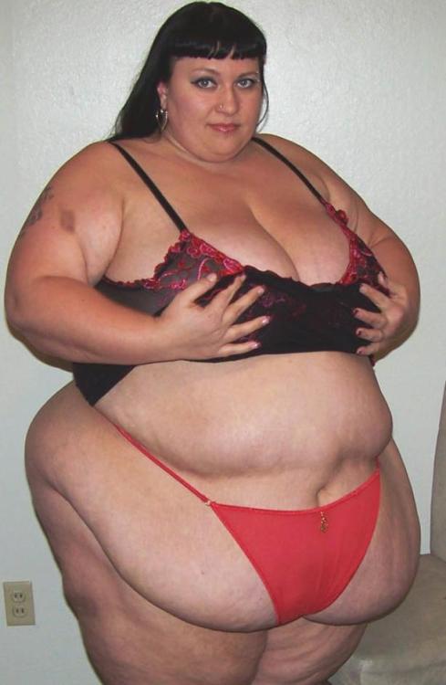 feedthessbbw:  I wish she could just roll over on top of me   Wanna fuck a horny BBW? - CLICK HERE! 