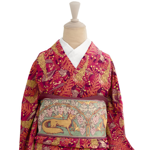 Art nouveau kimono and obi by Gofukuya, reprinted from Maurice Pillard Verneuil’s designs, depicting