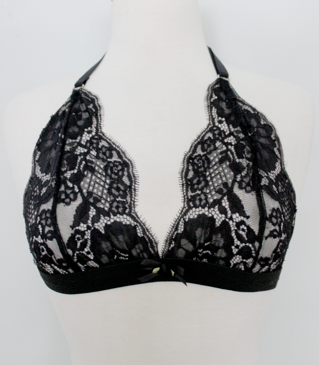 thecreepylittlegirl:  particularscarf:  thecreepylittlegirl:  Black Lace Soft Bra