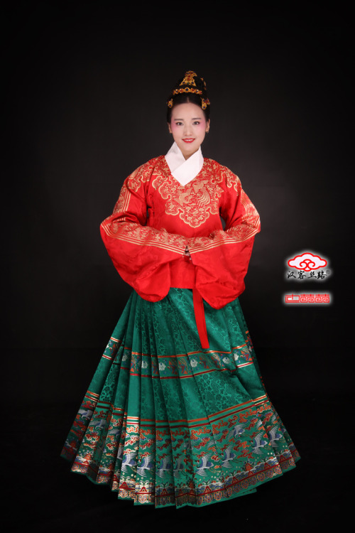 Ming Dynasty Imperial dressSource