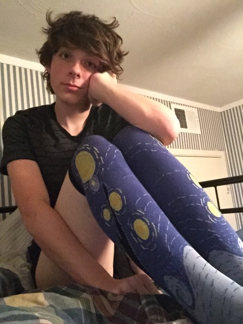 cuteboyghost:  New socks :3