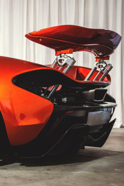 artoftheautomobile:  McLaren P1 via Linus Lam 