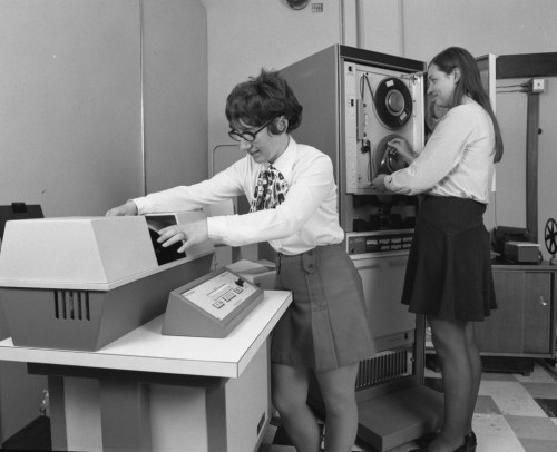 pantyhosetx:  Back in the day when pantyhose was required women’s wear.  Miss those days