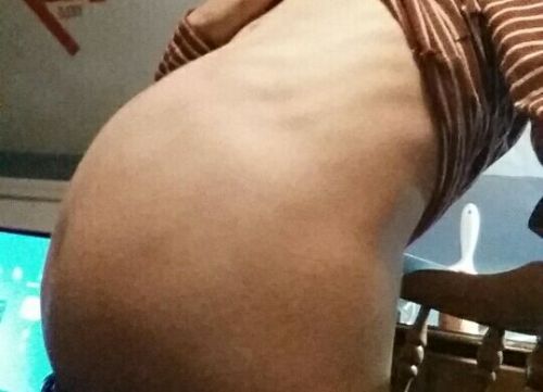 skinnybellyblimp:  Ffffffffff I need to stop eating so much, my stomach was stretched to its breaking point, and my belly button hurt from being pulled so taut~