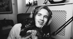 https://69.media.tumblr.com/e961bba73e591ea04bb69a317707bea9/tumblr_nc64zyFecM1tdjzk7o1_500.gif