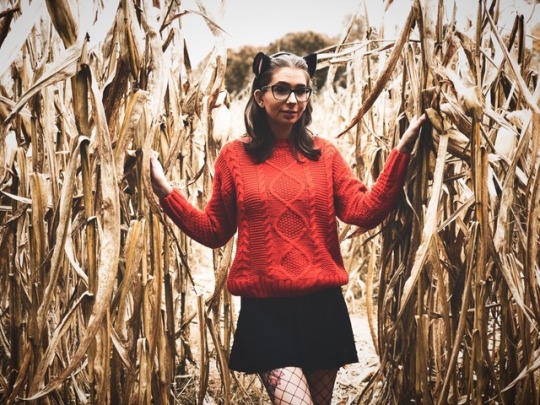 therileyvega:   I went to a corn maze for the first time ever♡ 10.27.2018 (don’t delete caption please) 