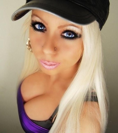 iskuil:  bimbofactory:  Those eyes  and again a very nice makeup but i know just the way how to push