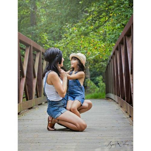 Another throwback to last year&rsquo;s Mommy and Me session ♡ #aprileileenphotography #vaphotographe
