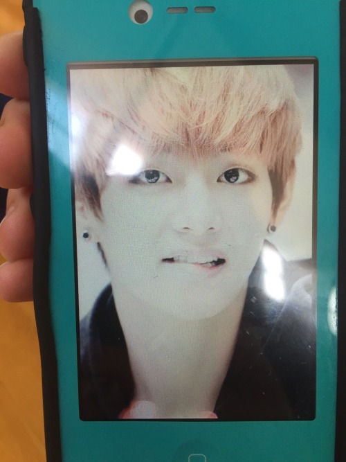 my friend had this picture on her phone does he look bleached to you guys bc he looks bleached to me