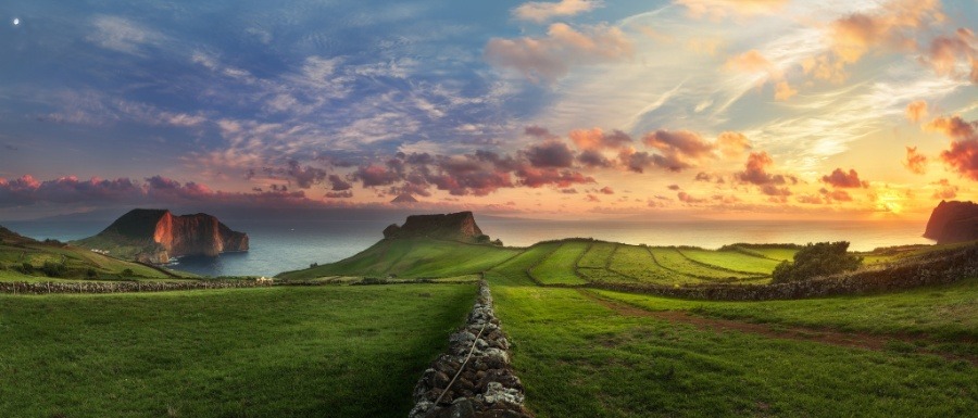 morethanphotography:  Three islands in the middle of the atlantic ocean by die-leuchtturms