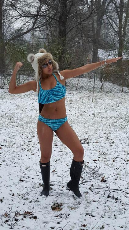 nsfwdomi:  We got some of that thar’ snow. 