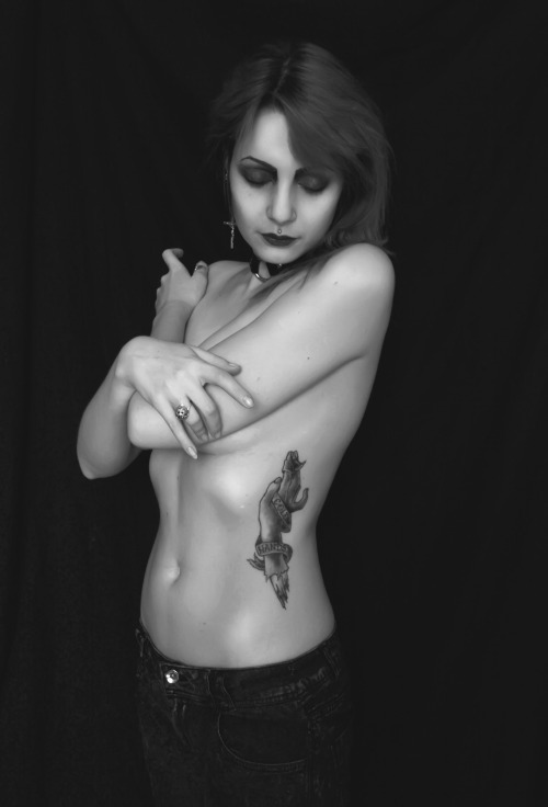 forgetallyouarein80s:  Happy with my ‘cold hands’ tattoo.