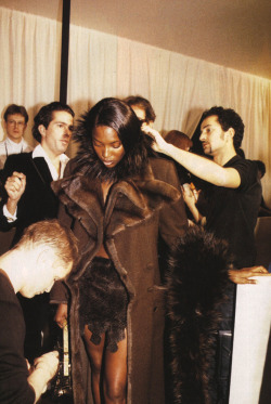 naomihitme:   Naomi backstage @ Fendi Fall/Winter 1997  