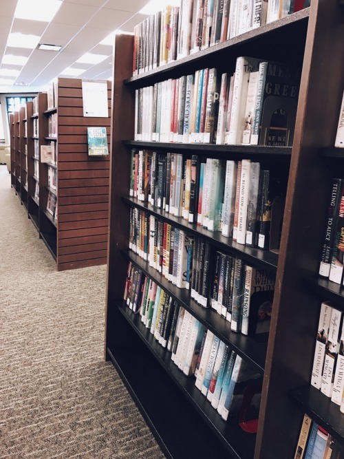 missdarcy87:Went book browsing today at my local library & Target