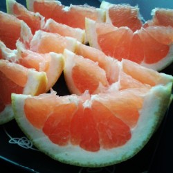 sabushaludwik:  #fruits #grapefruit #yummy