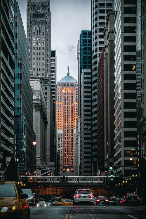 (via LaSalle Board of Trade Chicago. Trying out new editing styles how did I do? : photocritique)