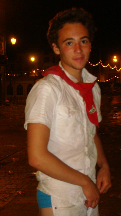 exhibition-i-st:  Bayonne cutie showing off